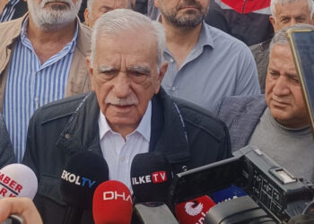 Bu bir demokrasi ayıbı