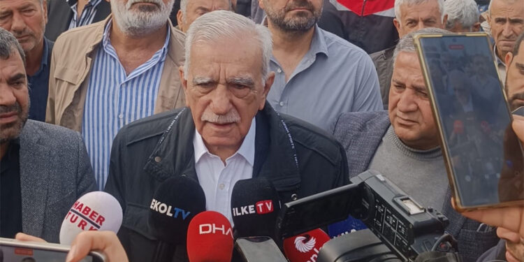 Bu bir demokrasi ayıbı