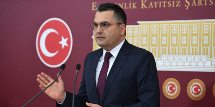 Ucuz Türk lirası, ucuz kredi ve ucuz emek üçgeninde sıkıştık!