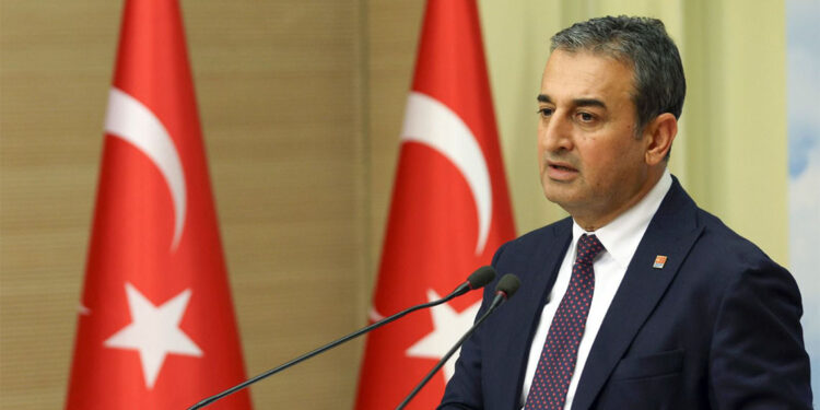 Saray danışmanlarının maaşı ve sayısı yanıtsız kaldı