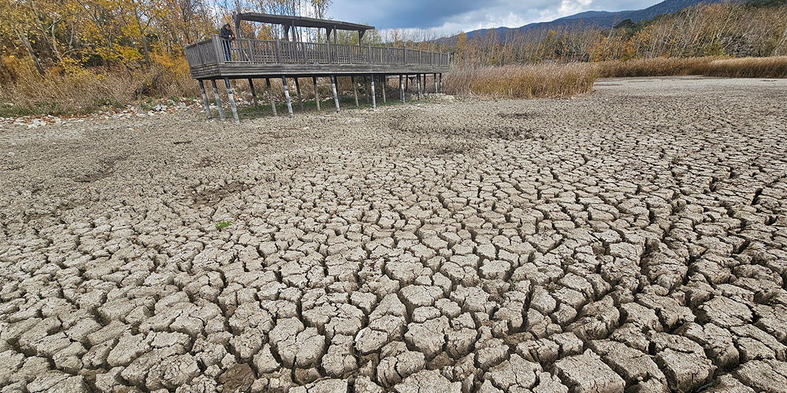 Türkiye'nin en güzel doğal göllerinden Kovada Gölü can çekişmeye başladı.