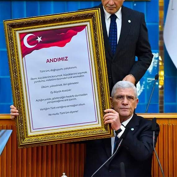 İyi̇ parti genel başkanı müsavat dervişoğlu, "teğmenlerimiz yalnız değildir. Övünç kaynağımız ve gurur vesikamızdır" dedi.