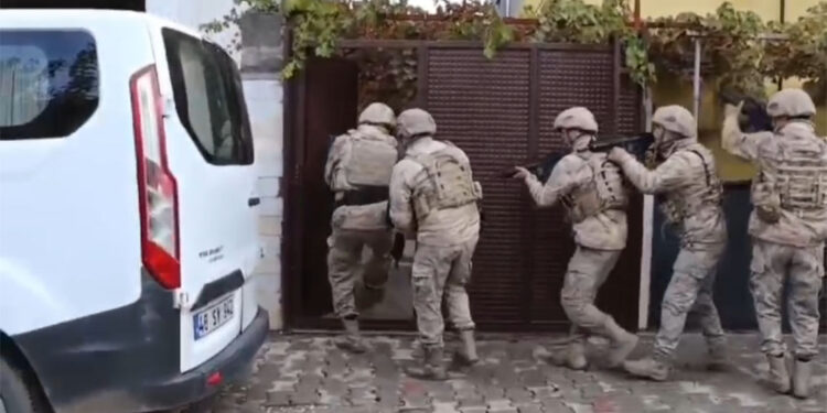 Batman'da sosyal medyada terör propagandasına 4 gözaltı