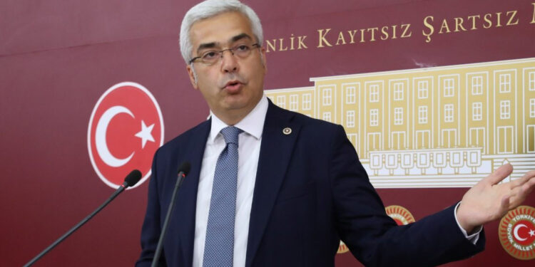 Salih Uzun partisinden istifa etti