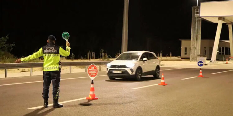 Emniyet kemeri denetimlerinde 677 bin 978 sürücüye ceza uygulandı