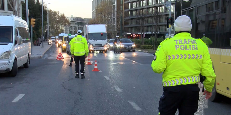 vİstanbul'da okul servis araçları denetlendi