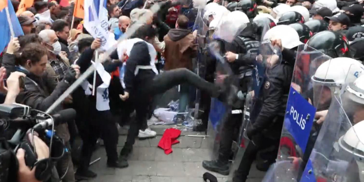 1 Mayıs'ta terör örgütü propagandası yapan 17 sanık hakkında karar