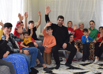 14 çocuğu 2 gelini ve 2 torunuyla aynı evde yaşıyorlar