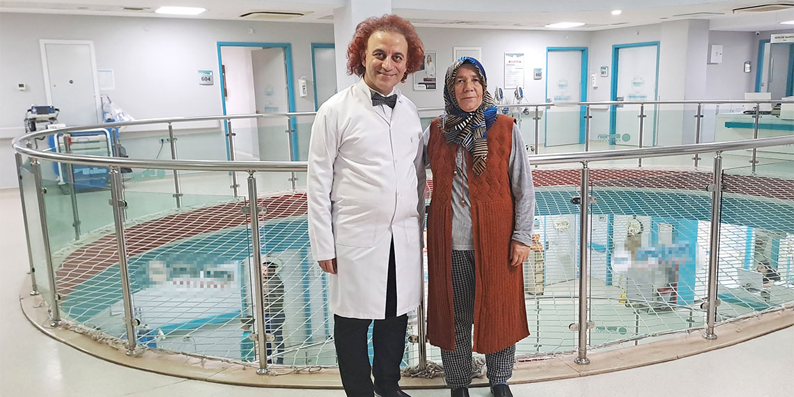 Niğde'de yaşayan Azize Okurlar'ın (62) 15 yıldır çektiği şiddetli boyun, kulak ve boğaz ağrıların kaynağının,nadir görülen kemik uzaması olduğu ortaya çıktı.