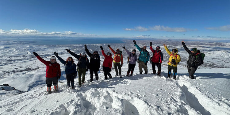 2 bin 800 rakımlı Küçük Erek Dağı'na zorlu tırmanış