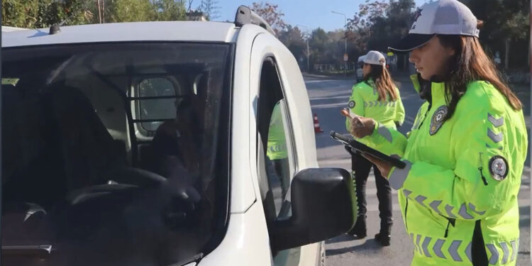 2 milyon 553 bin araçta denetim; 444 bin sürücüye ceza