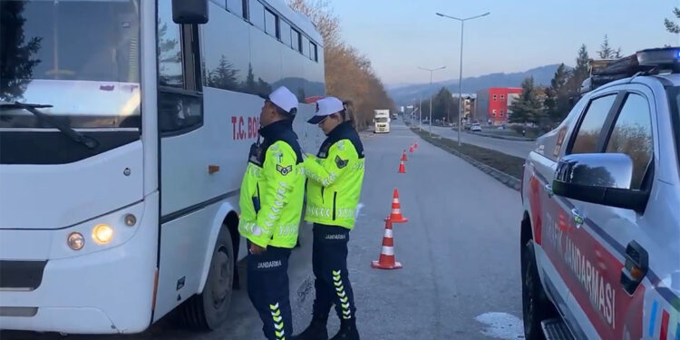 2 milyon 835 bin araçta denetim; 459 bin sürücüye ceza