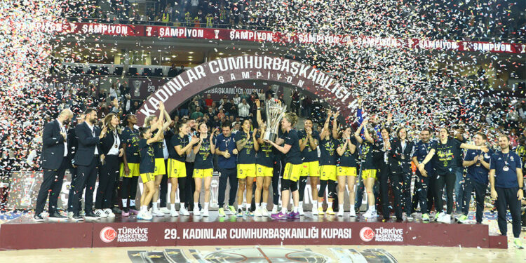 Fenerbahçe Opet 29'uncu Kadınlar Cumhurbaşkanlığı Kupası'nı kazandı