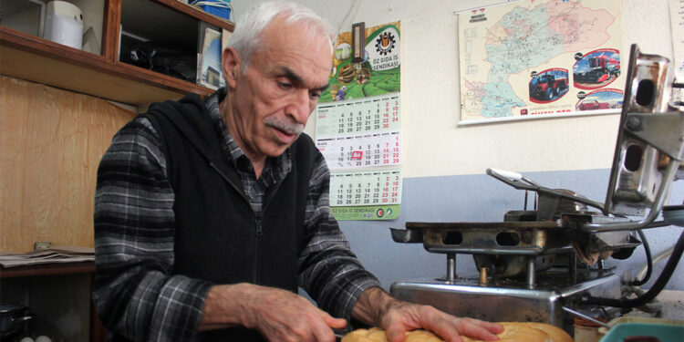 25 metrekarelik dükkanda tostçuluk yapıyor