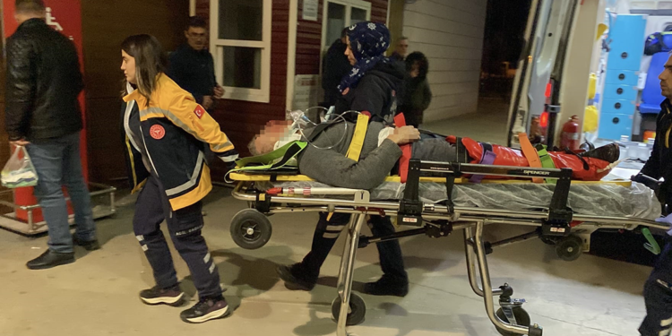 8 metreden asansör boşluğuna düşen iş yeri sahibi, ağır yaralandı