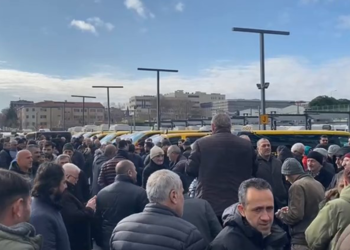8+1 taksi sahiplerinden İBB önünde eylem