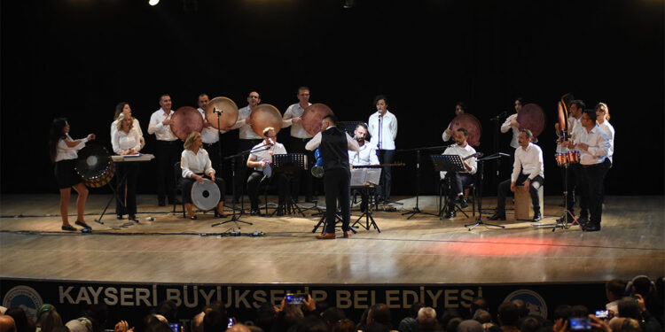 Türkiye'nin ilk adliye ritim topluluğu ilk konserini verdi