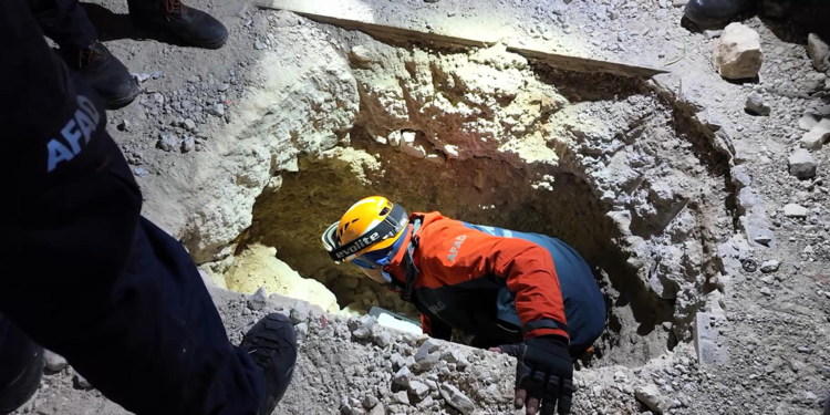 AFAD'dan Sednaya Hapishanesi'nde arama kurtarma çalışması