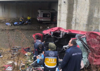 Ankara'da otomobil şarampole yuvarlandı; aynı aileden 5 kişi öldü