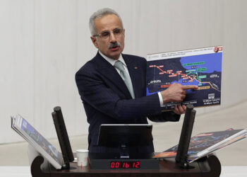 Sosyal medyada yasal düzenlemeler yapmak zorunlu hale geldi