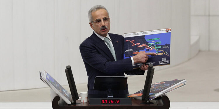 Sosyal medyada yasal düzenlemeler yapmak zorunlu hale geldi