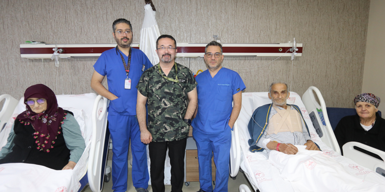 Ağabey-kardeş eş zamanlı kalp kapakçığı ameliyatıyla sağlığına kavuştu