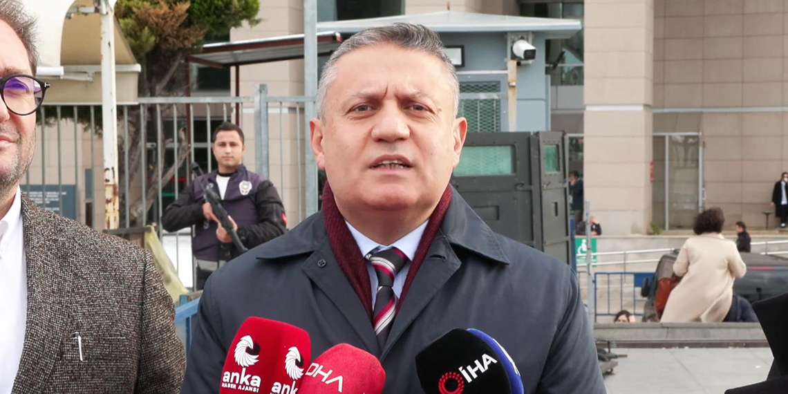 Silivri'deki cezaevinde tutuklu bulunan Esenyurt Belediye Başkanı Ahmet Özer'in avukatları, bugün Çağlayan Adliyesi'ne gelerek Özer'in tutukluluğuna itiraz için Anayasa Mahkemesi'ne bireysel başvuruda bulundu.