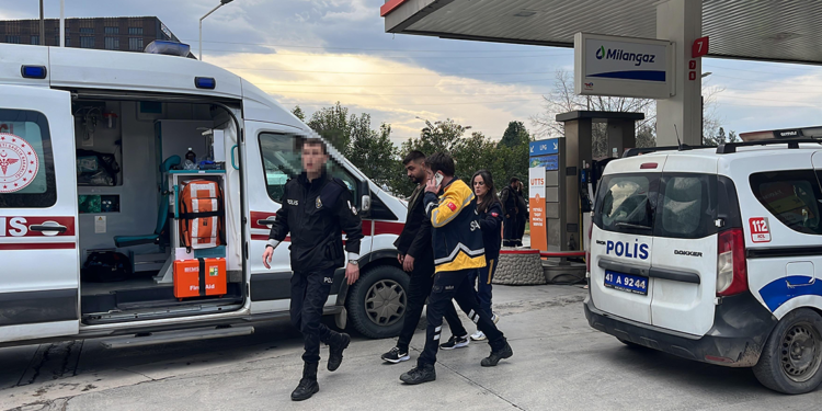 Akaryakıt istasyonunda oraklı 'gaz hortumu' kavgası: 7 yaralı