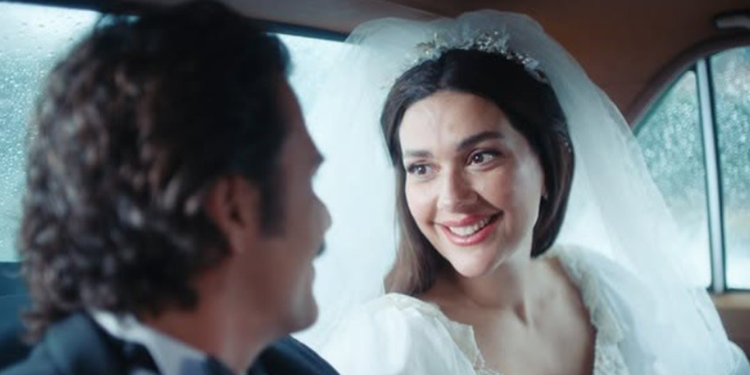 Annem Ankara'da Bergüzar Korel, 90'lar gelini oldu