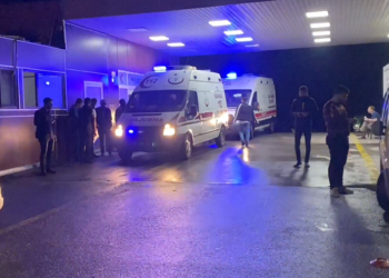 Annesini tabancayla kalbinden vurup öldürdükten sonra ihbarda bulundu