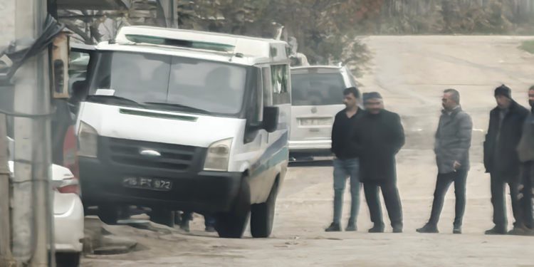 Annesinin emzirirken uyuyup üzerine yattığı 40 günlük bebek öldü