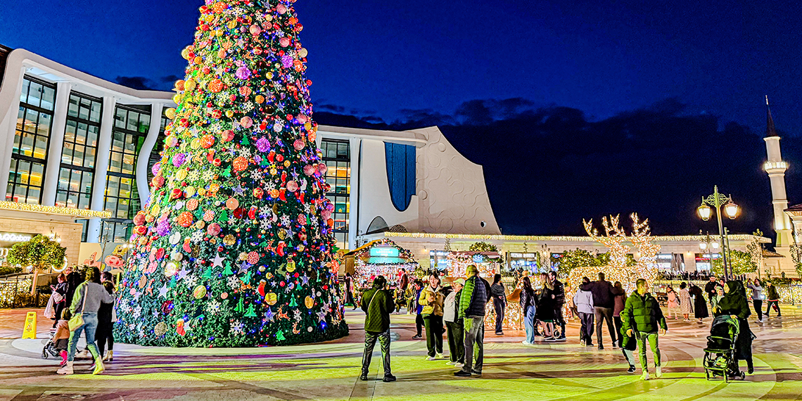 Antalya'ya Noel kutlamaları öncesi turist akını