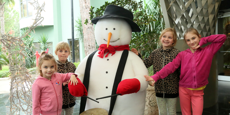 Antalya'ya Noel kutlamaları öncesi turist akını 