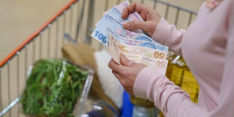 Asgari ücret zammı gelmeden marketlerde fiyatlar arttı
