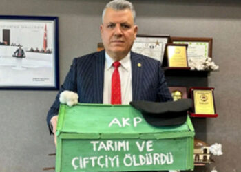 Ayhan Barut kürsüye tabutla çıktı
