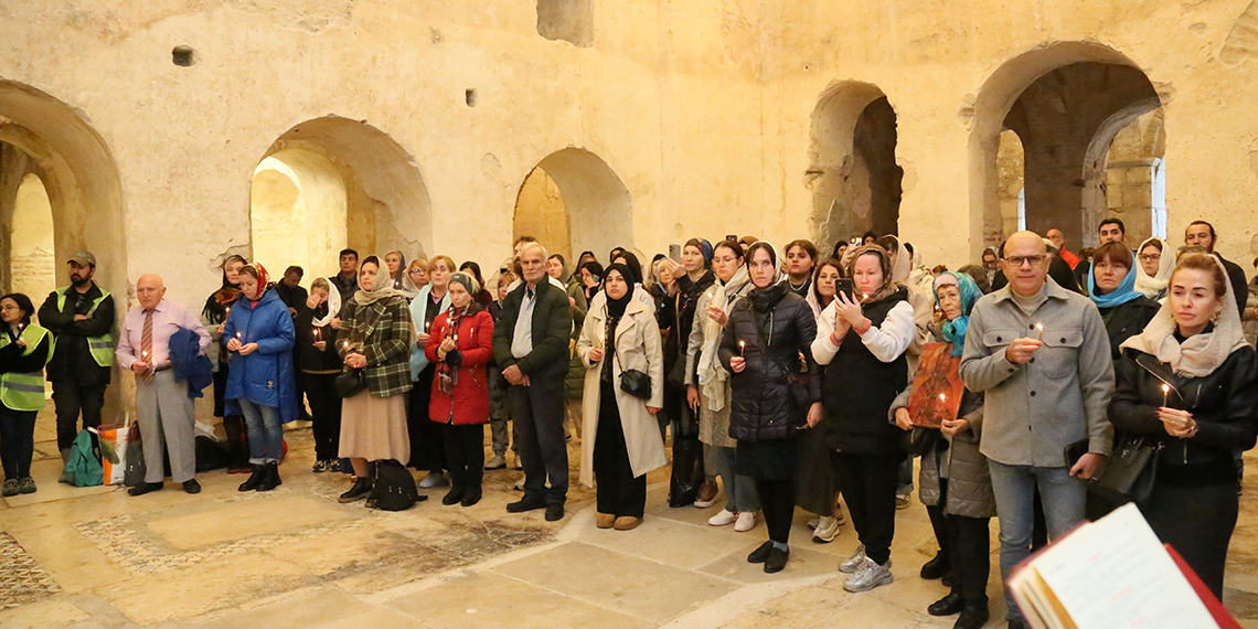 Aziz Nikolaos'un ölüm yıl dönümünde Antalya'da özel ayin