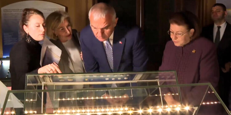 1055 gümüş sikke ait olduğu topraklara döndü