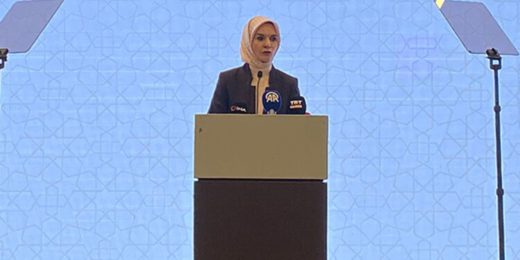 Cinsiyetsizleştirme aile kurumunu zayıflatıyor