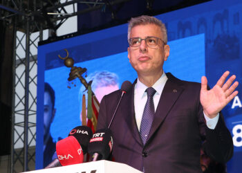 Birbirimizi eleştirmek değil, iyilik medeniyetini ayağa kaldırma zamanıdır