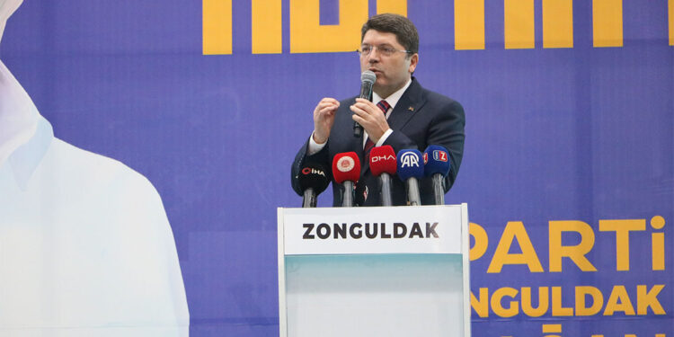 Darbecilerin onay verdiği bir anayasa ile yönetiliyoruz