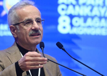 YHT ile Başkent'ten İzmir'i 3.5 saate düşüreceğiz