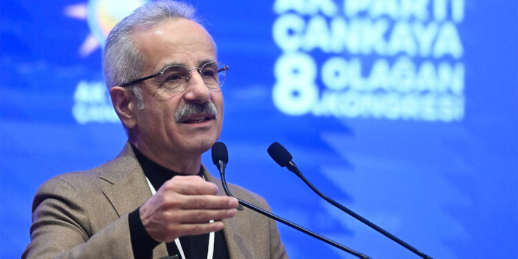 YHT ile Başkent'ten İzmir'i 3.5 saate düşüreceğiz