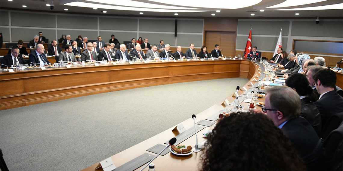 Tarım ve Orman Bakanı İbrahim Yumaklı, 3'üncü Ulusal Su Kurulu Toplantısı'nda, taslak su kanunu ve taslak taşkın kanununa esas oluşturacak teknik çalışmaların nihai hale getirilerek, talebin Türkiye Büyük Millet Meclisi'ne (TBMM) arz edilmesi yönünde karar alındığını belirtti.