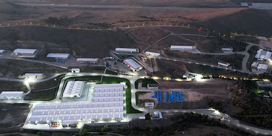 Balıkesir'de patlayıcı üreten fabrikada patlama meydana geldi. Patlamada ölü ve yaralılar olduğu bildirildi.