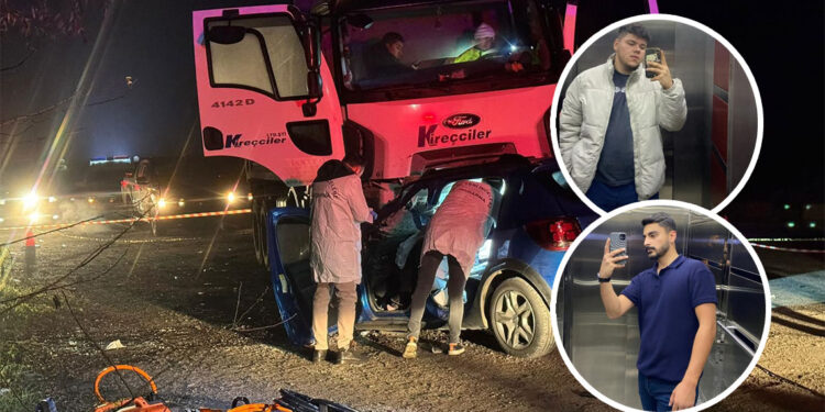 Bartın'da kamyonla çarpışan otomobildeki 5 kişi öldü