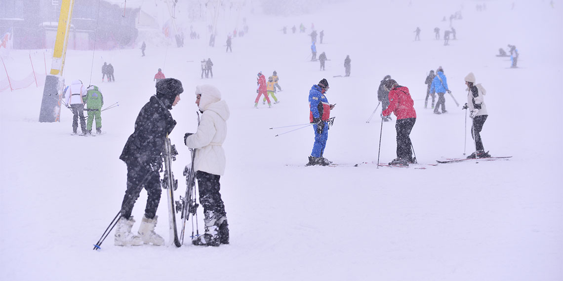 Kış turizminin merkezlerinden olan beyaz cennette günlük tatilin bedeli 12 bin 500 TL'yi buluyor.