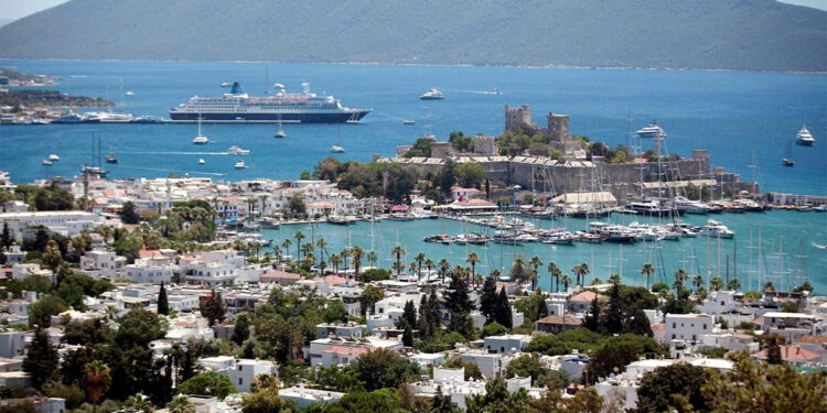 Bodrum'da turizm hareketliliği sürüyor