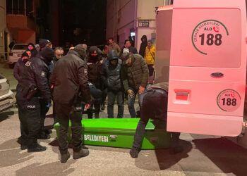Borç-alacak nedeniyle tartıştığı annesini poşetle boğdu
