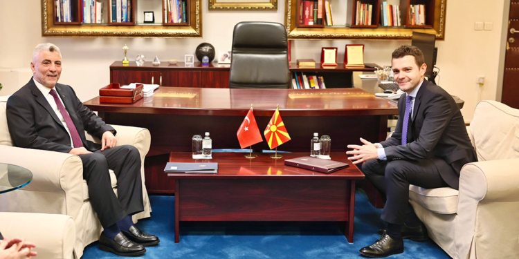 Bakan Bolat, Kuzey Makedonya Dışişleri Bakanı ile bir araya geldi