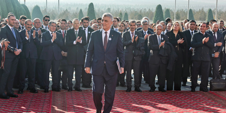 Bakan Bolat Türkmenistan’da